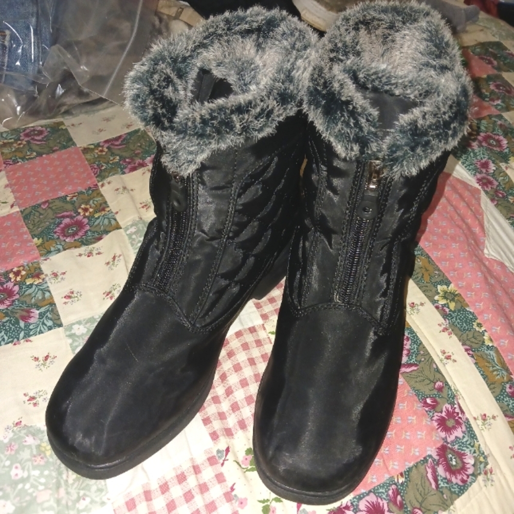 Basic Editions Faux Fur Lined Black Winter Boots